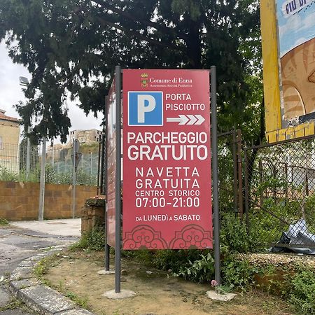 La Casa Sulla Piazza Apartment Enna Bagian luar foto