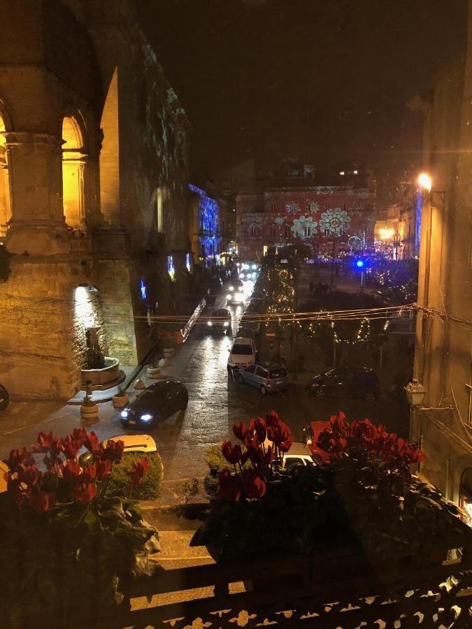 La Casa Sulla Piazza Apartment Enna Bagian luar foto