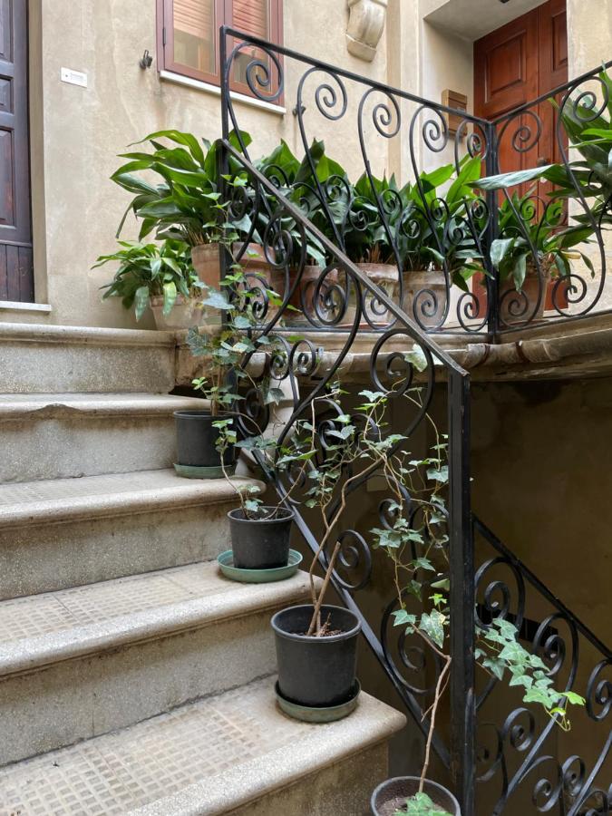 La Casa Sulla Piazza Apartment Enna Bagian luar foto